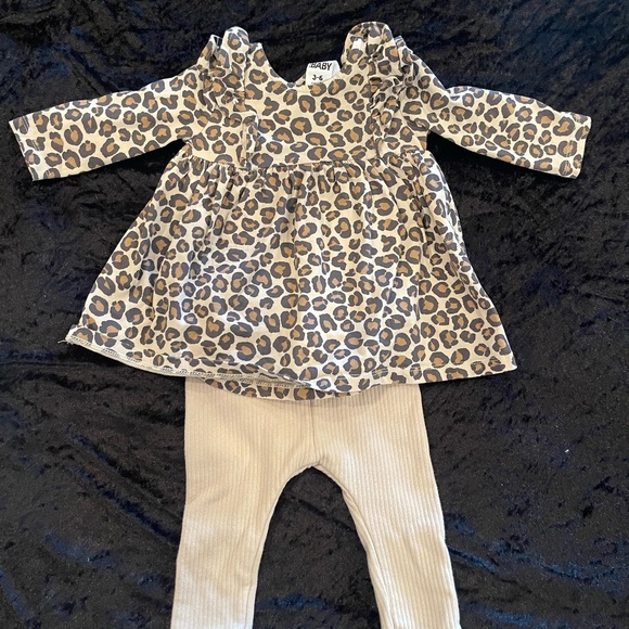 I-Baby 3-Piece Set, NWT, Animal Print Top w/Faux Fur Vest, 6 mos, Comes w/ Bow - Picture 5 of 9